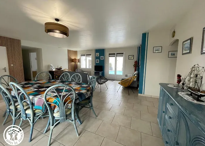 Familial Avec Piscine Chauffée à - Fr-1-426-572 *